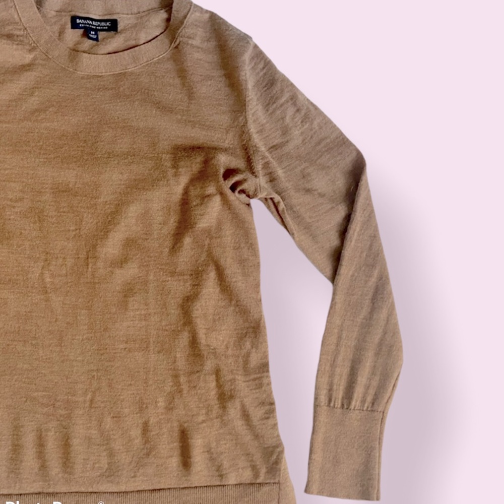 Banana Republic camel crew neck sweater